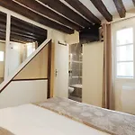Louvre Parisian Duplex