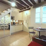 Louvre Parisian Duplex