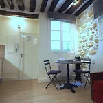 Louvre Parisian Duplex