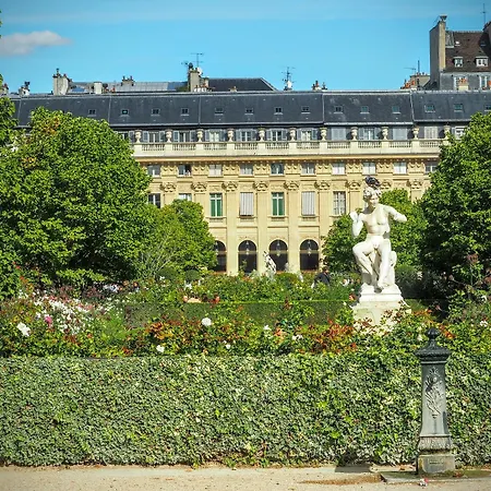 Apartment Louvre Parisian Duplex