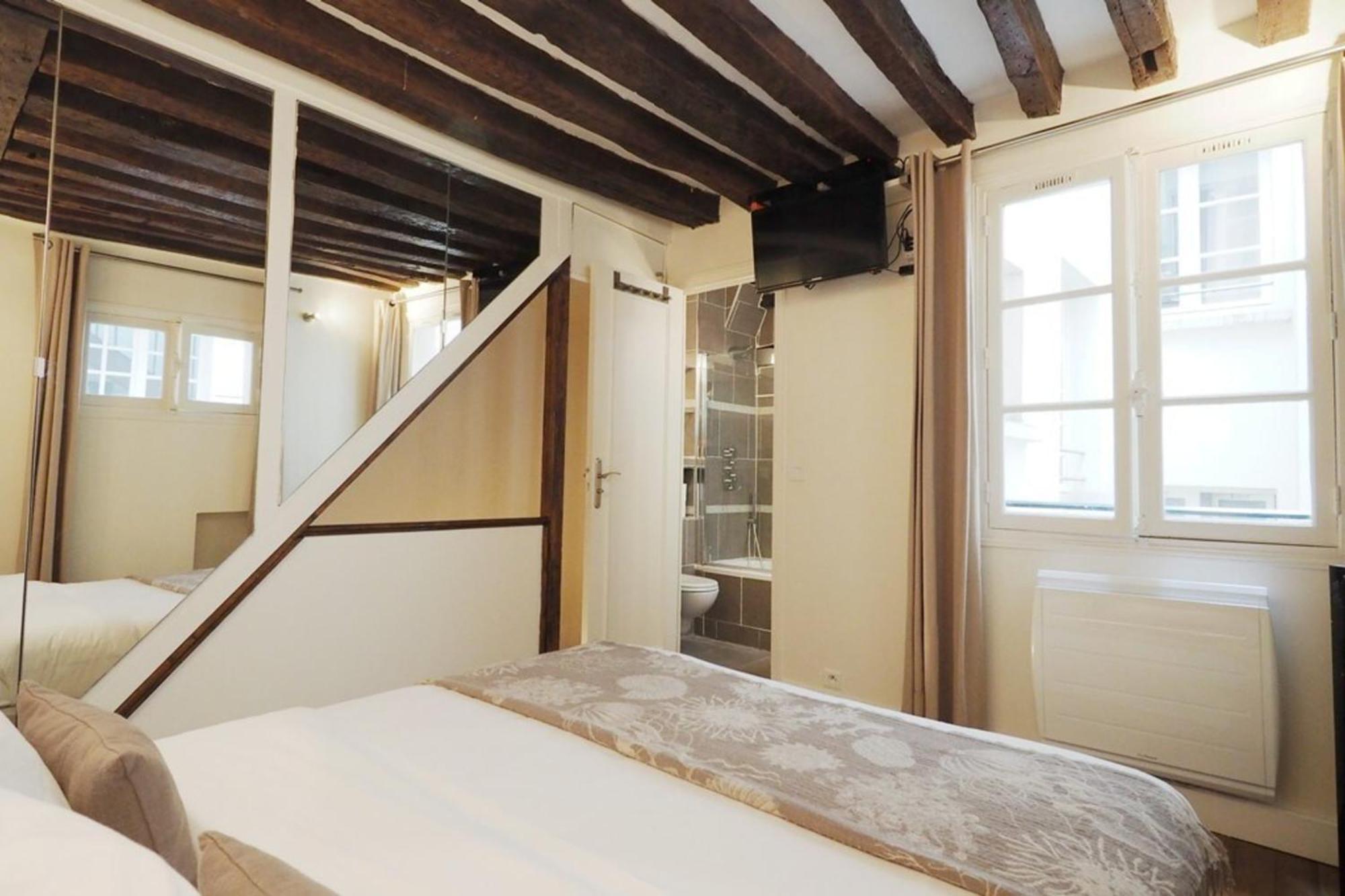 Apartment Louvre Parisian Duplex